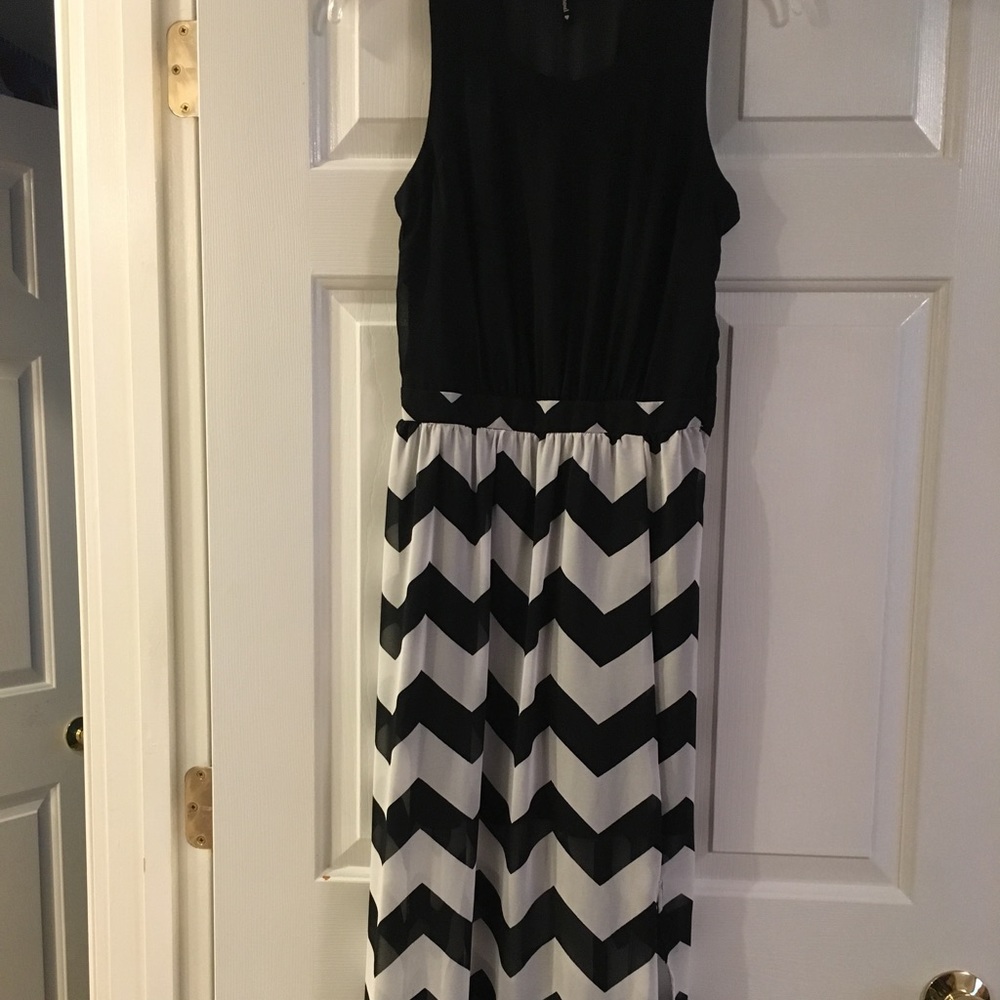 Gorgeous black and white maxi dress!